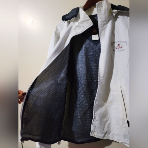 San Francisco White Raincoat - Picture 3 of 7